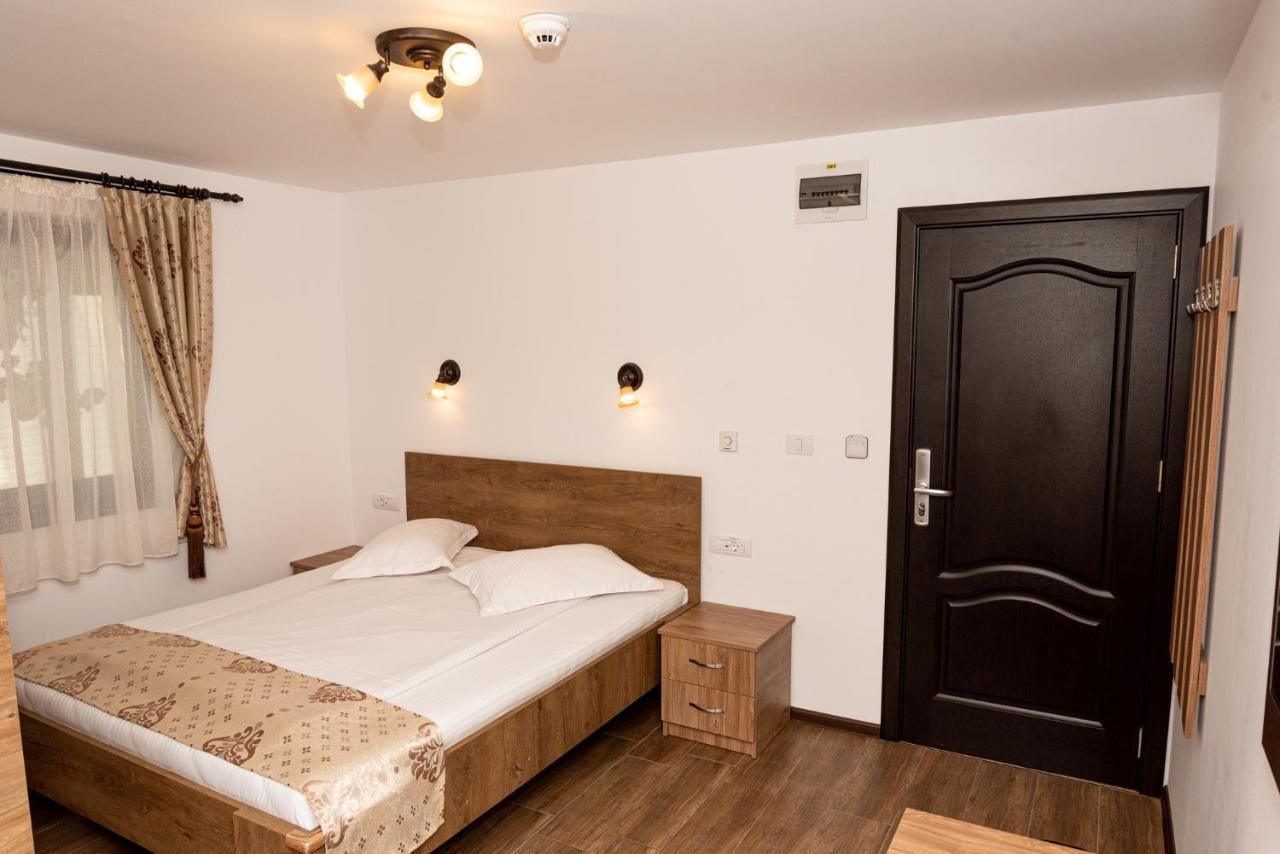 Hotel K'Raman Râmnicu Vâlcea Esterno foto